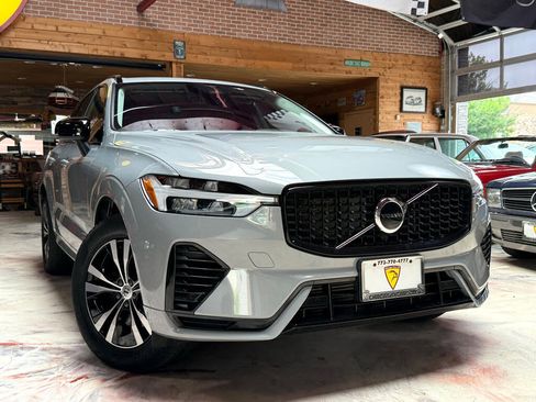 Used 2024 Volvo XC60 T8 Core AWD/4WD image 3