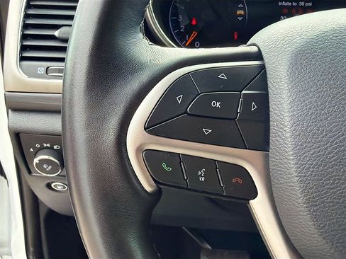 Used 2022 Jeep Grand Cherokee Laredo X image 36