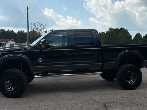 Used 2015 Ford F250 Lariat w/ Lariat Chrome Package AWD/4WD image 3