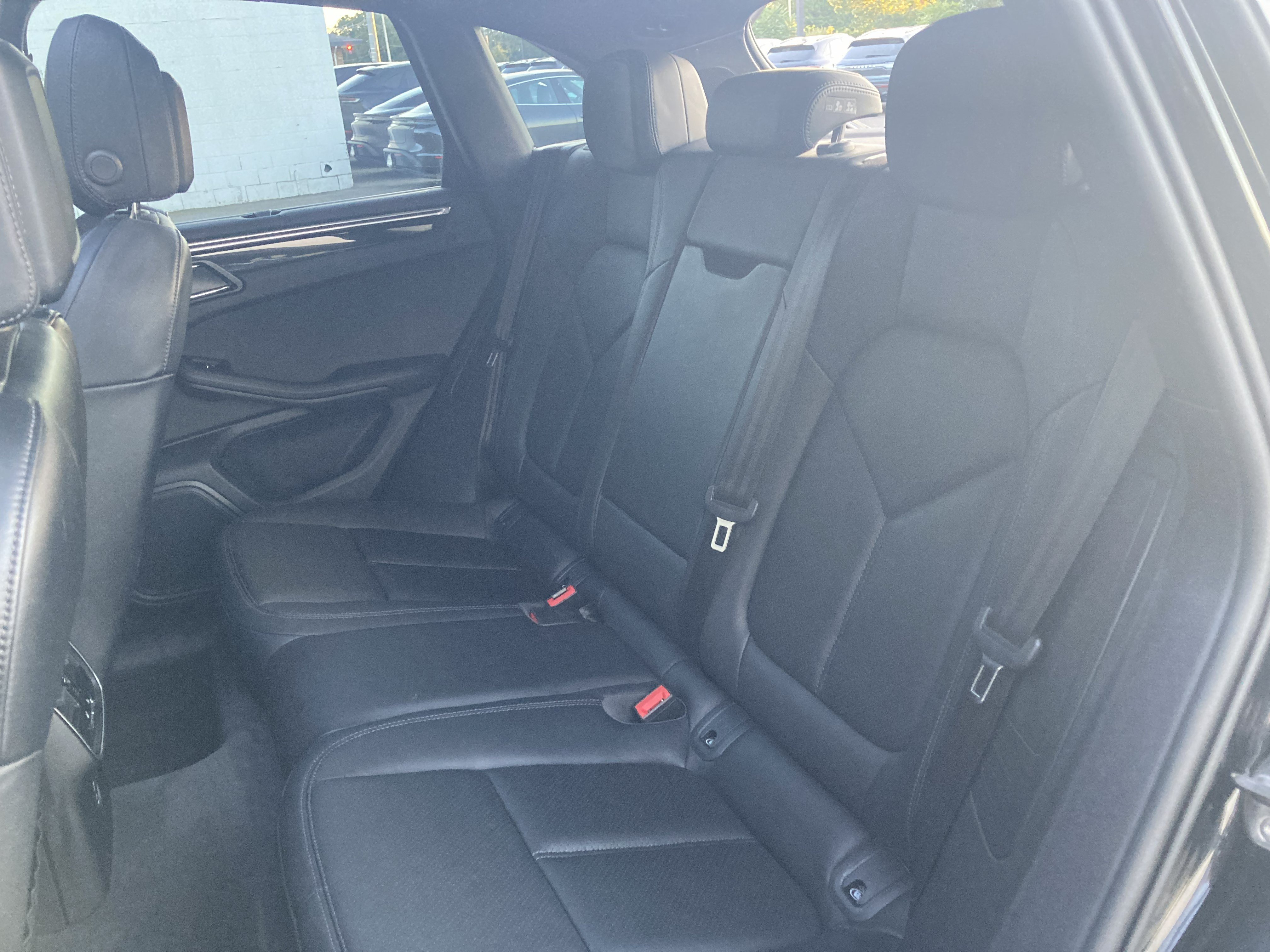 Certified 2024 Porsche Macan AWD/4WD image 22