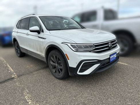 Certified 2024 Volkswagen Tiguan SE AWD/4WD image 2