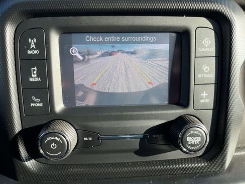 Used 2020 Jeep Gladiator Sport image 25