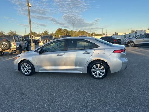 Used 2025 Toyota Corolla LE image 9