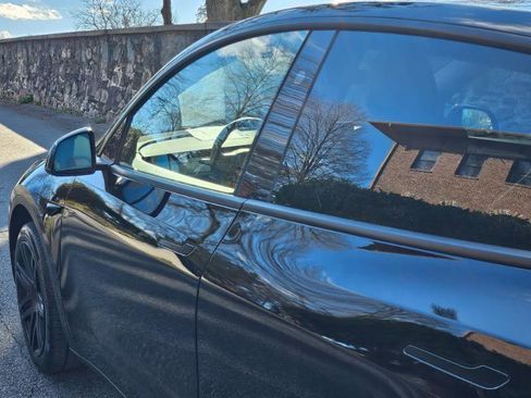 Used 2023 Tesla Model Y Long Range image 23