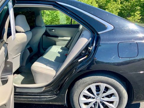 Used 2017 Toyota Camry LE FWD image 23