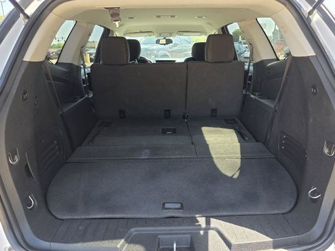 Used 2017 Chevrolet Traverse LT FWD image 32