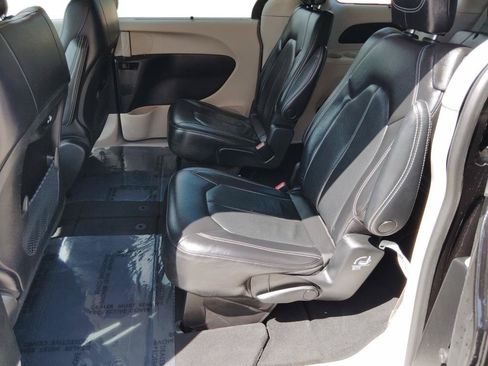 Used 2022 Chrysler Pacifica Touring-L FWD image 24