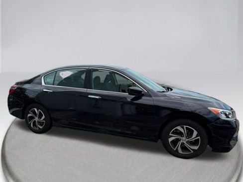 Used 2017 Honda Accord LX image 10
