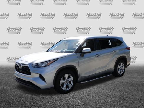 Used 2020 Toyota Highlander L FWD image 5