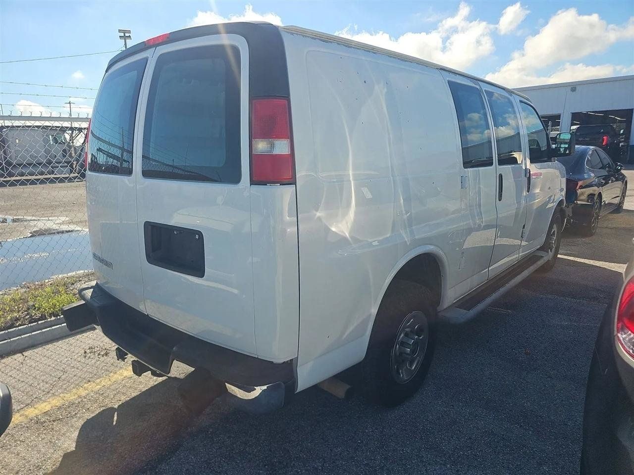 Used 2015 GMC Savana 2500 RWD image 4