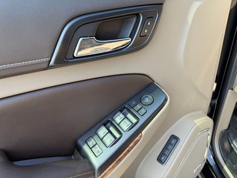 Used 2019 Chevrolet Suburban Premier AWD/4WD image 15