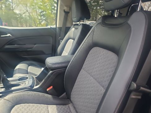 Used 2018 Chevrolet Colorado Z71 AWD/4WD image 9