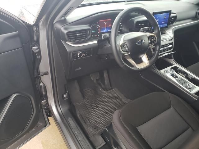 Used 2024 Ford Explorer XLT AWD/4WD image 12