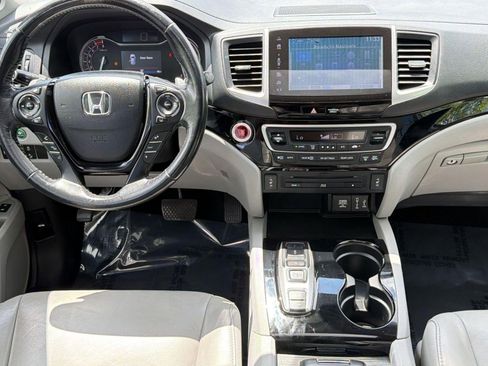 Used 2017 Honda Pilot Touring image 26
