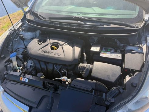 Used 2015 Hyundai Elantra Limited image 19