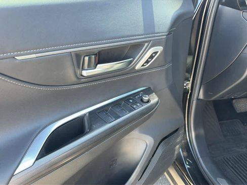 Used 2023 Toyota Venza Limited AWD/4WD image 10