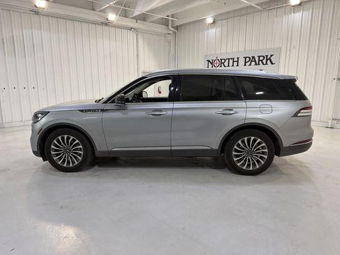 Used 2022 Lincoln Aviator Reserve w/ Elements Package Plus image 2