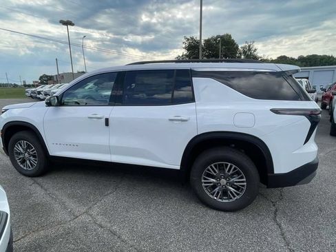 New 2027 Chevrolet Traverse LT w/ Driver Confidence Package FWD image 6