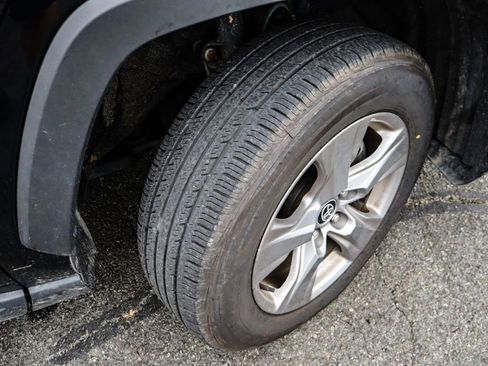 Used 2024 Toyota RAV4 XLE image 38