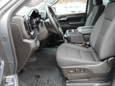 Used 2025 Chevrolet Silverado 1500 LT image 8