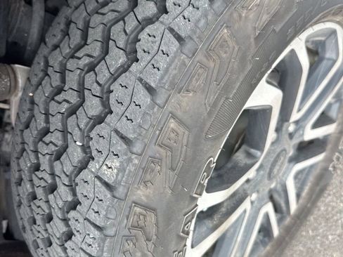 Used 2024 Ford Ranger Lariat w/ FX4 Off-Road Package image 4