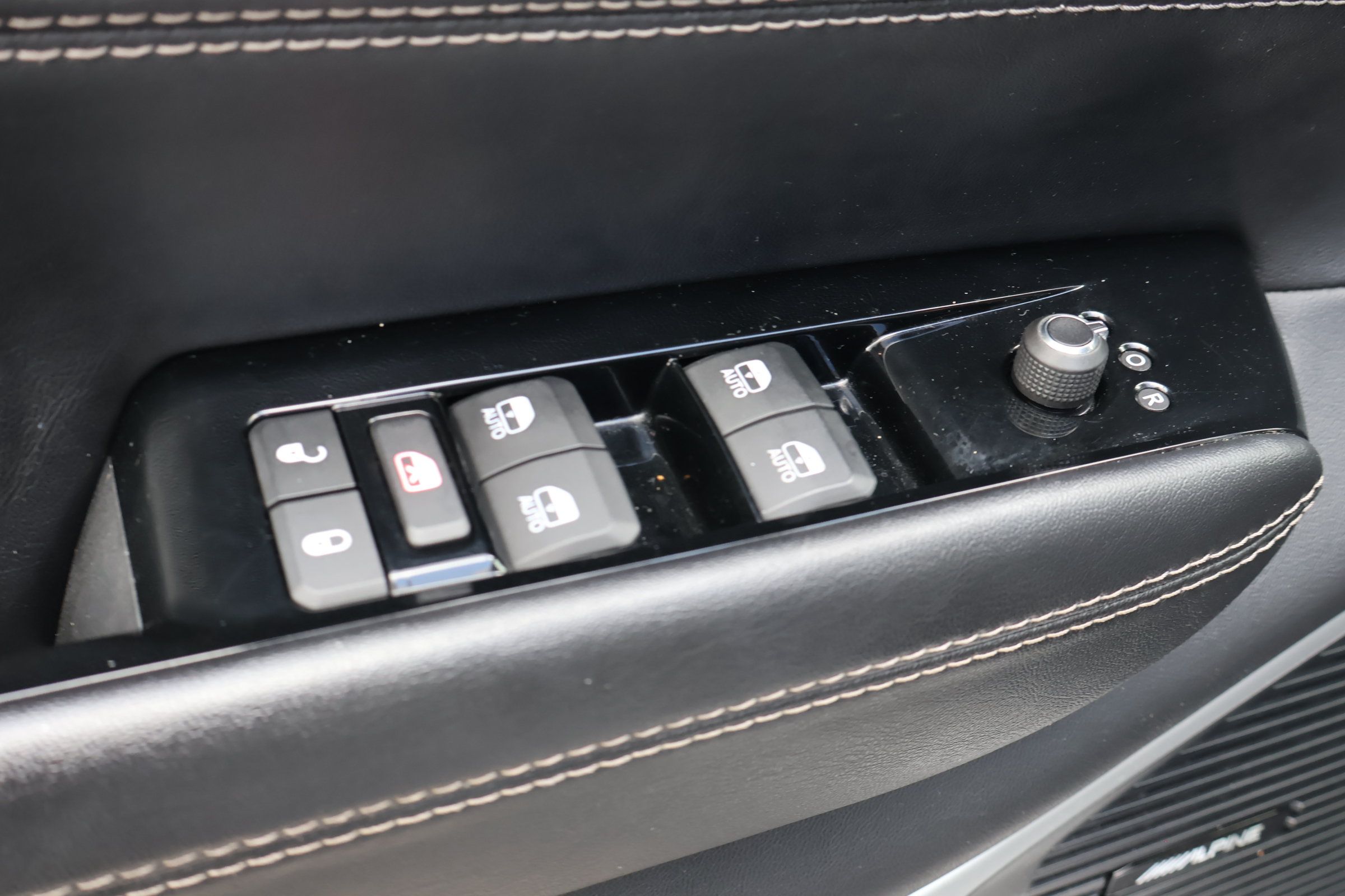 Used 2024 Jeep Wagoneer Series II w/ Flexible Seating Group RWD image 15