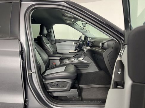 Used 2023 Ford Explorer XLT w/ Equipment Group 202A image 32