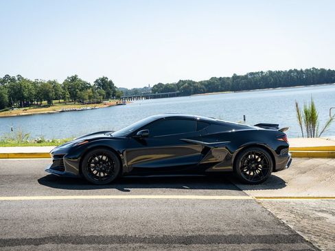 Used 2023 Chevrolet Corvette Z06 RWD image 11
