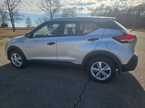 Used 2020 Nissan Kicks S image 9