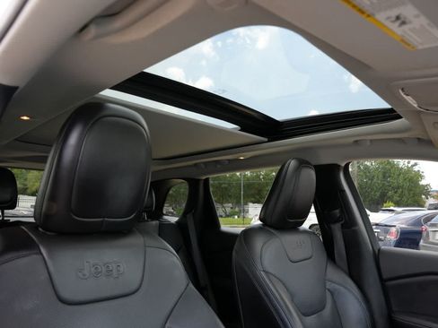 Used 2022 Jeep Cherokee Limited AWD/4WD image 22