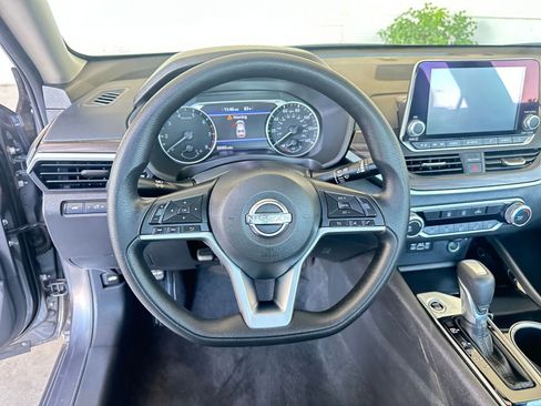 Used 2024 Nissan Altima 2.5 SV image 28