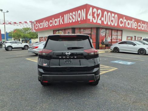 Used 2025 Nissan Rogue S image 4