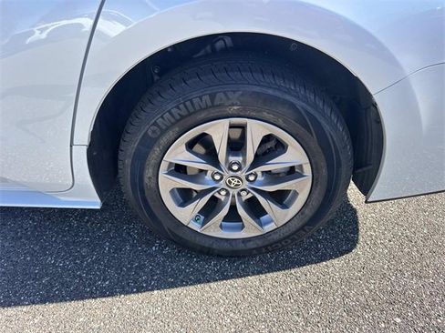 Used 2023 Toyota Sienna XLE image 11