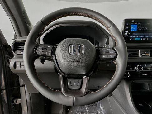 New 2025 Honda Pilot TrailSport image 11