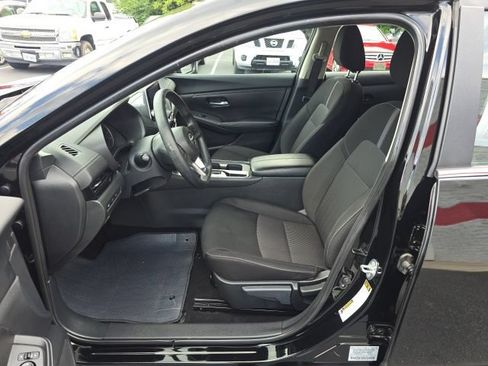 Used 2025 Nissan Sentra SV FWD image 11