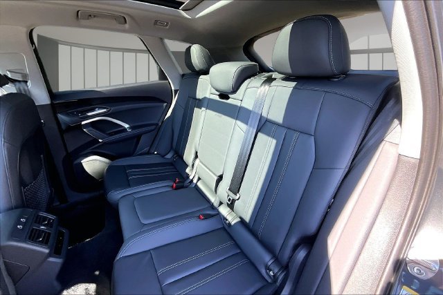 Used 2025 Audi Q5 Premium w/ Convenience Package AWD/4WD image 22
