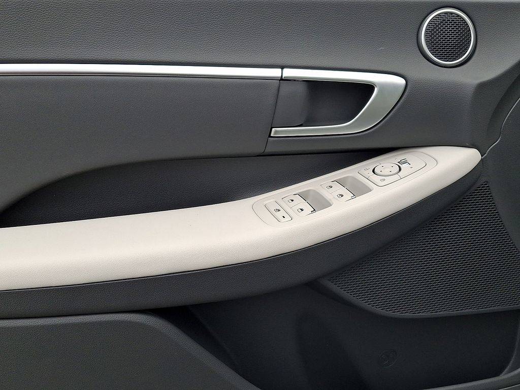 New 2026 Hyundai Sonata SEL FWD image 8
