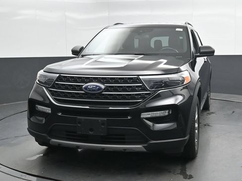 Used 2020 Ford Explorer XLT w/ Equipment Group 202A AWD/4WD image 6
