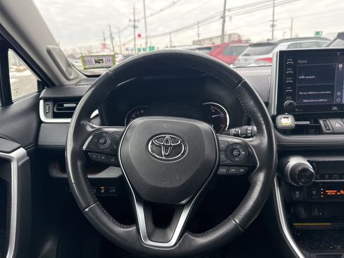Used 2019 Toyota RAV4 Limited image 19