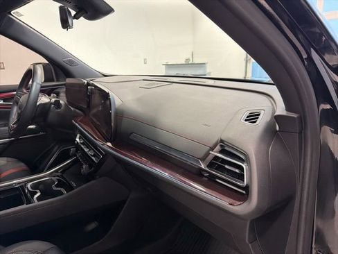 Used 2024 Chevrolet Traverse RS image 37