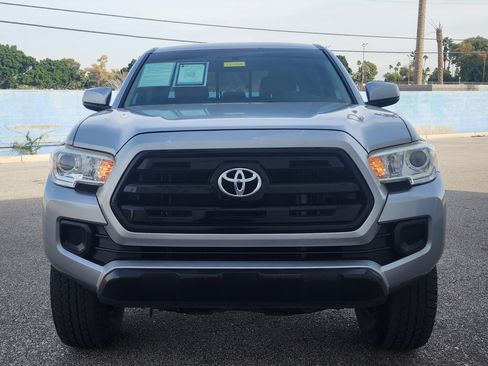 Used 2016 Toyota Tacoma SR image 2