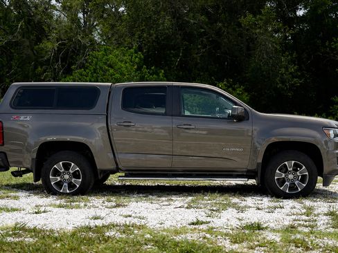 Used 2017 Chevrolet Colorado Z71 AWD/4WD image 3