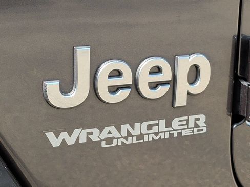 Used 2021 Jeep Wrangler Unlimited Sahara AWD/4WD image 41