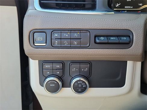 Used 2023 GMC Yukon Denali image 14