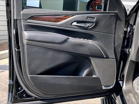 Used 2022 Cadillac Escalade Premium Luxury w/ Performance Package AWD/4WD image 23