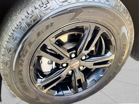Used 2024 GMC Terrain AT4 w/ Tech Package AWD/4WD image 8