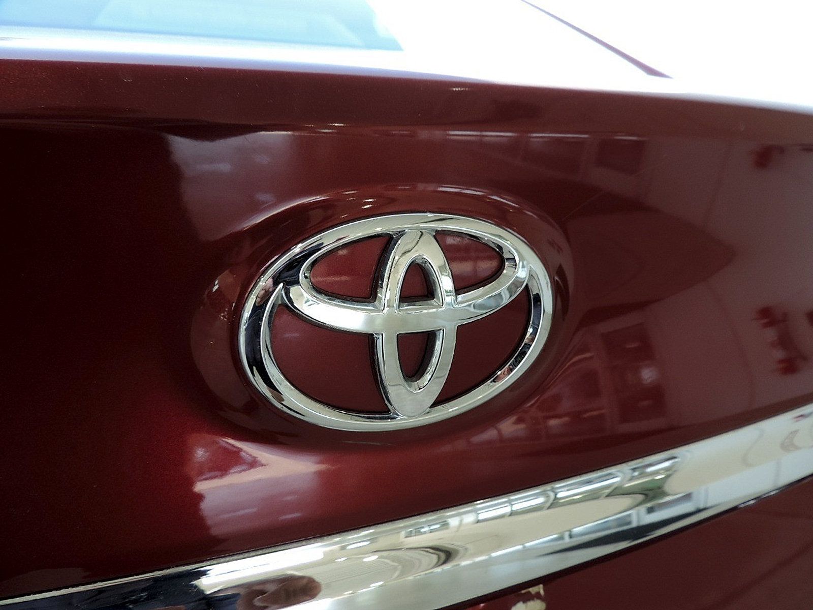 Used 2017 Toyota Camry LE FWD image 12