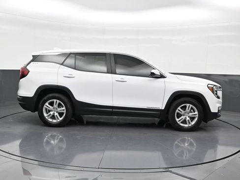 Used 2024 GMC Terrain SLE FWD image 6