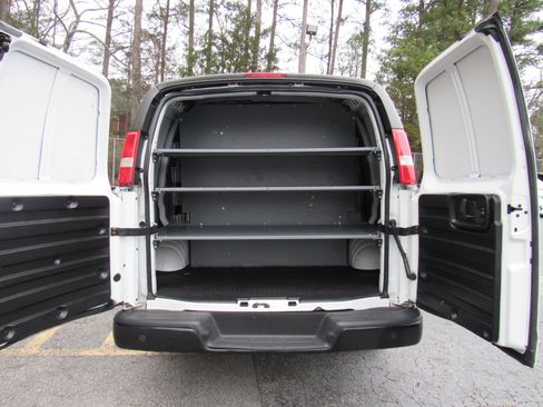 Used 2019 Chevrolet Express 2500 RWD image 10