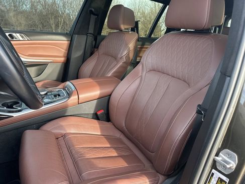 Used 2023 BMW X7 xDrive40i w/ M Sport Package image 12